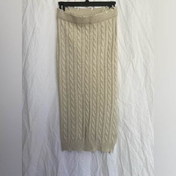 Rumored Cotton Cable Knit Chewed Hem Skirt Size Medium - Picture 2 of 11